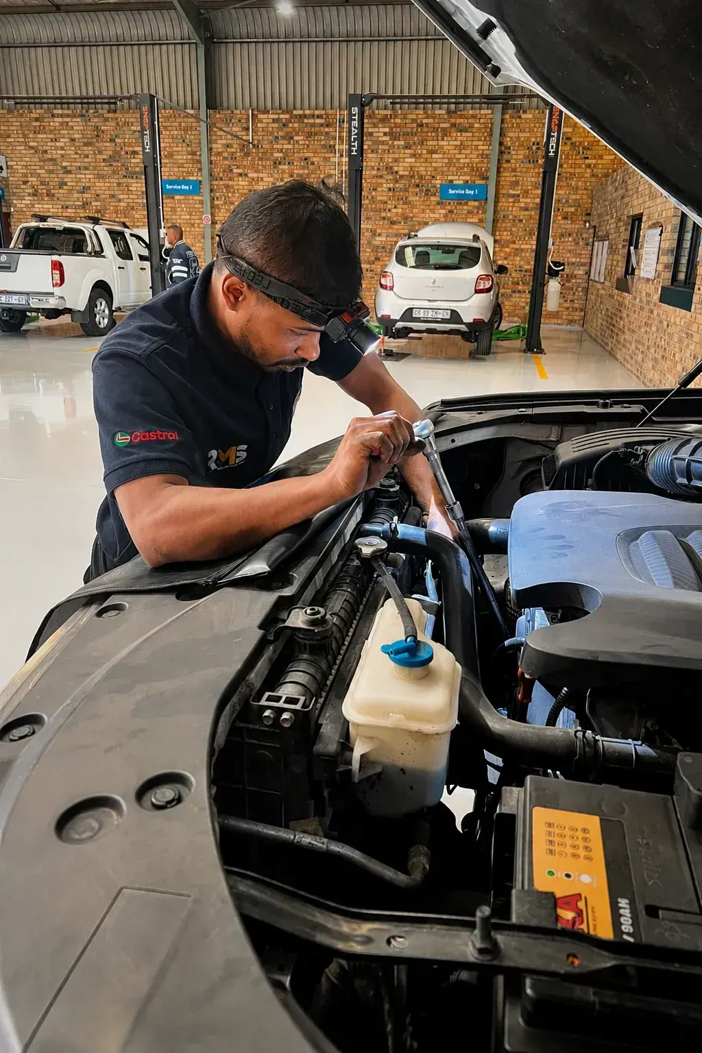 Major and minor car servicing at RMS Bosch